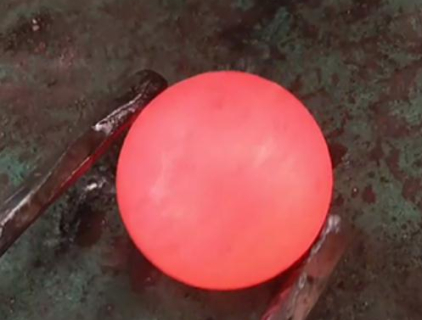 Sfere d&#39;acciaio forgiate